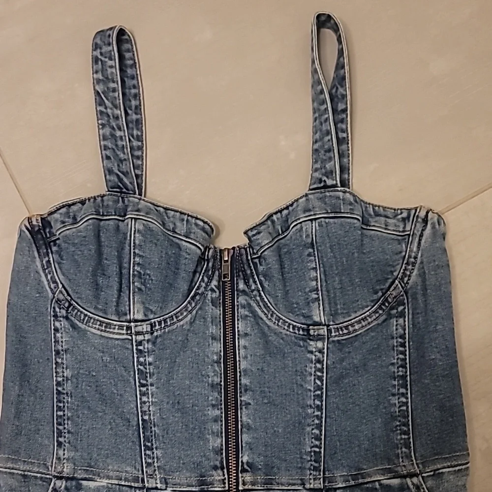 Alice + Olivia Medium Blue Denim Bustier Zip-Front Overalls - Picture 7 of 12